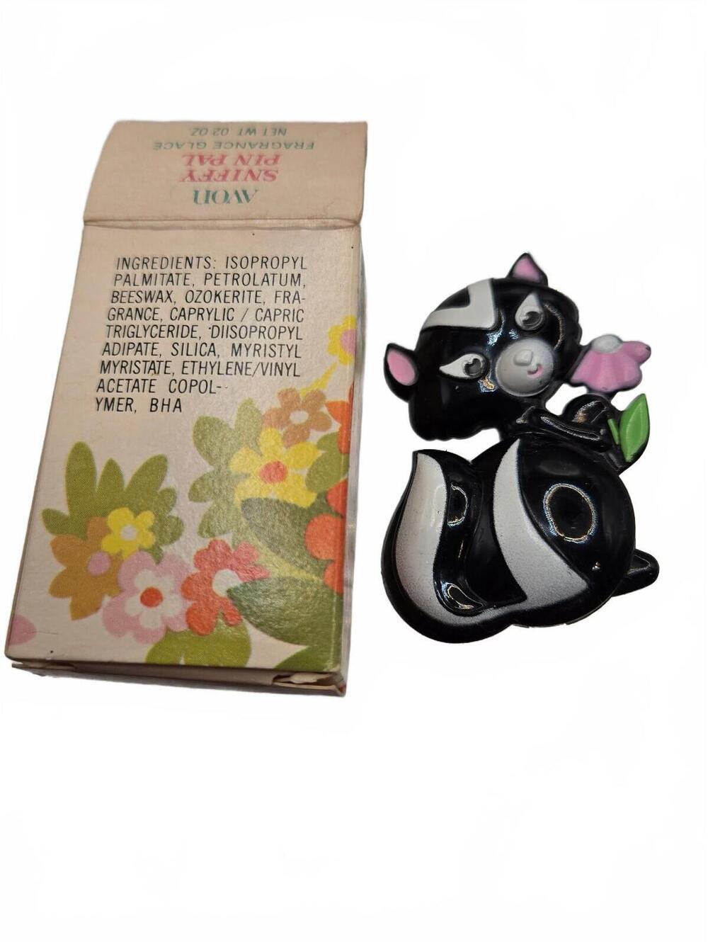 Vintage Avon Sniffy Pin Pal Fragrance Glacé skunk Pin 1972 in original box